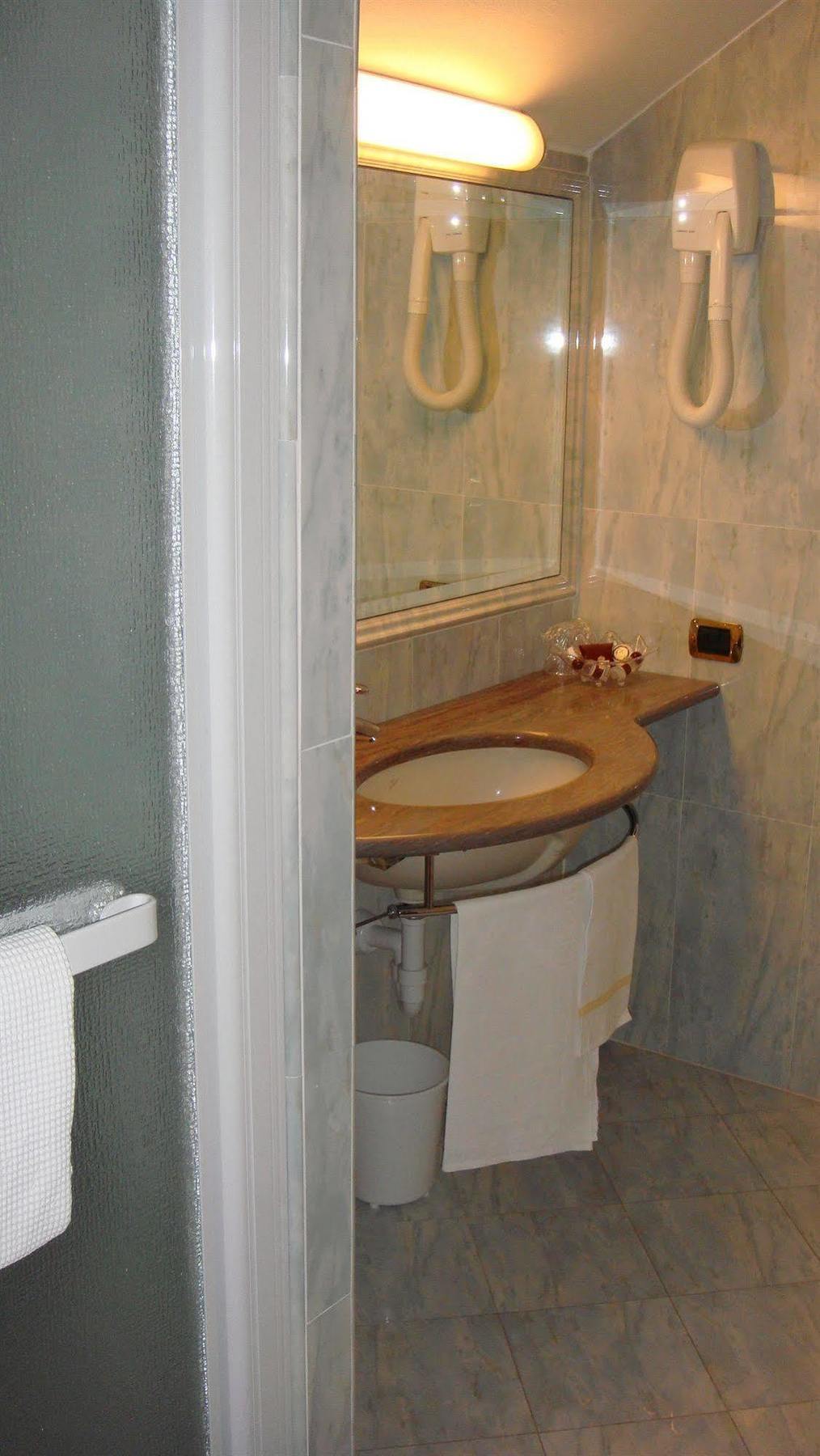 Albergo Corona دومودوسولا المظهر الخارجي الصورة